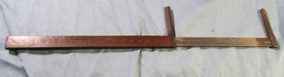 Ancien pied à coulisse  en laiton ou cuivre et fer - Photo 3/4