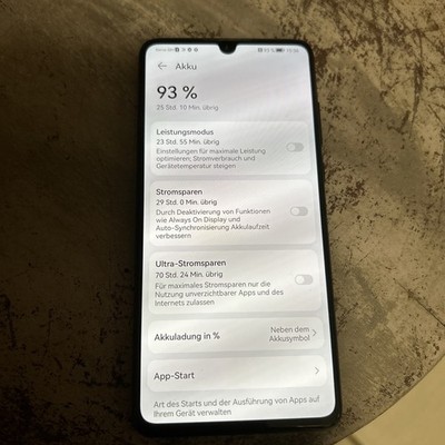 Huawei P30  mit 8 GB RAM und 128 GB Speicher.