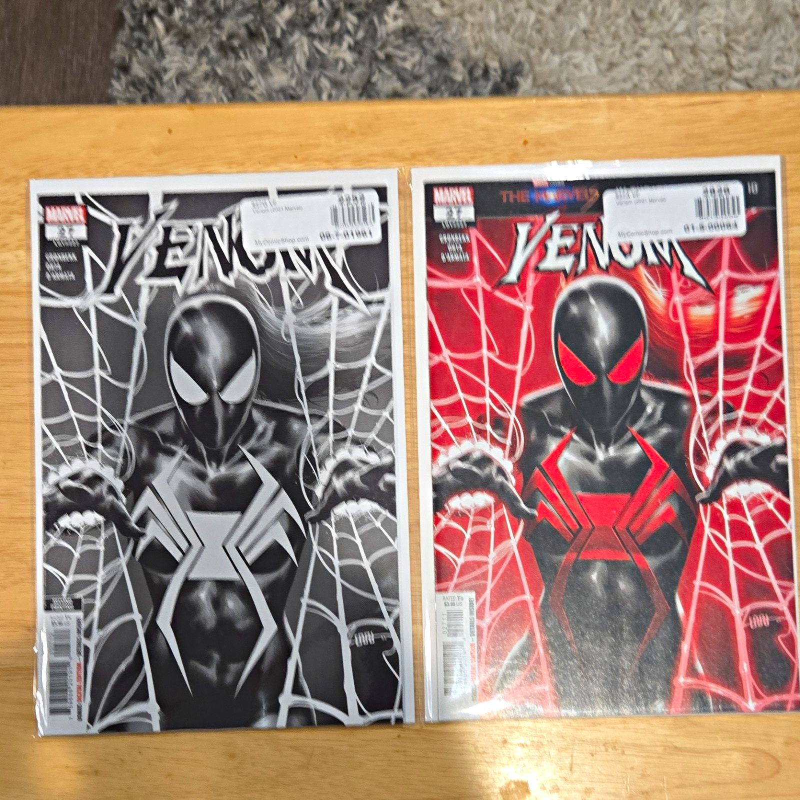 Marvel Comics Venom #27 2-Issue Lot Variant Covers Black/White & Red