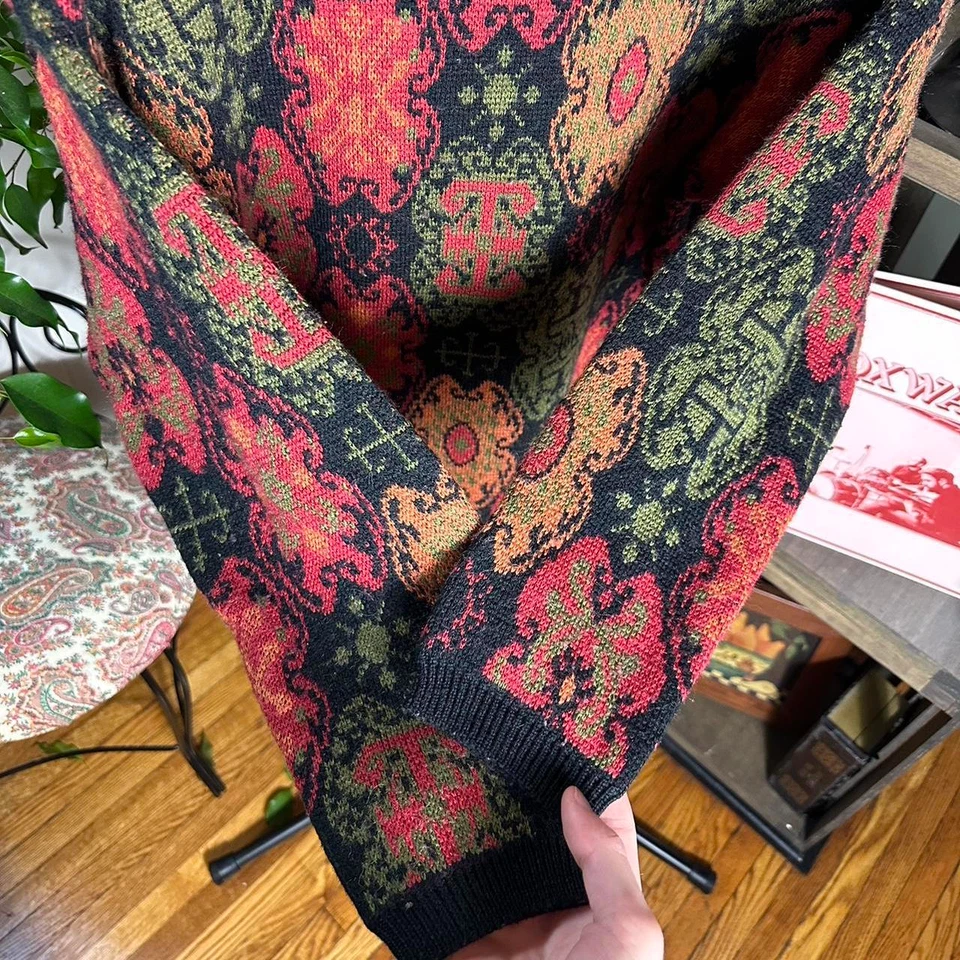 Beautiful Y2k Gloria Vanderbilt Wool sweater sized medium - Image 4 of 4