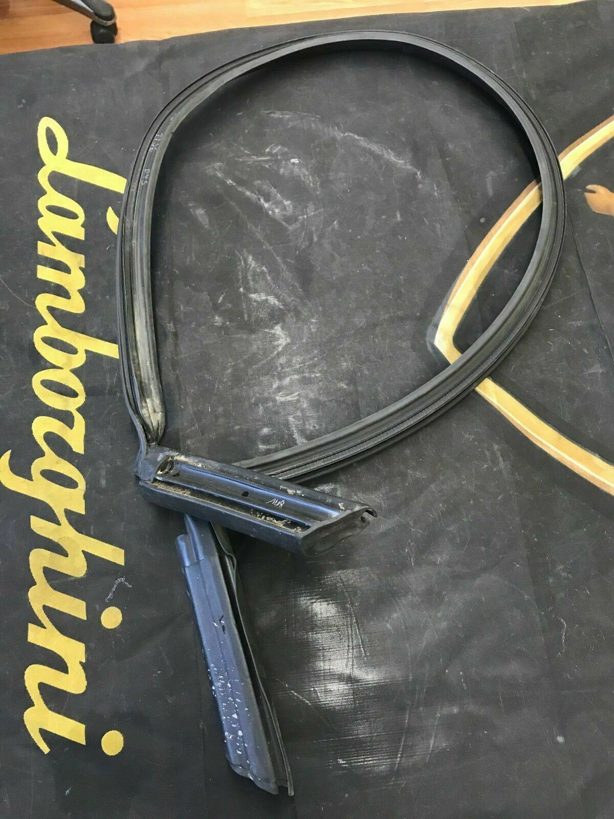 LAMBORGHINI GALLARDO LP550 560 570 SOFT TOP FRONT SEAL GASKET OEM 407871415 