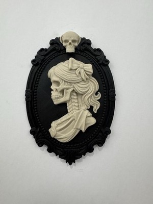 Victorian Gothic Skull Cameo Macabre Wall Plaque Dark Skeleton Home Decor