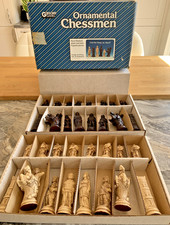 ZC202: GIBSON'S ORNAMENTAL VIKING RESIN CHESS SET G514