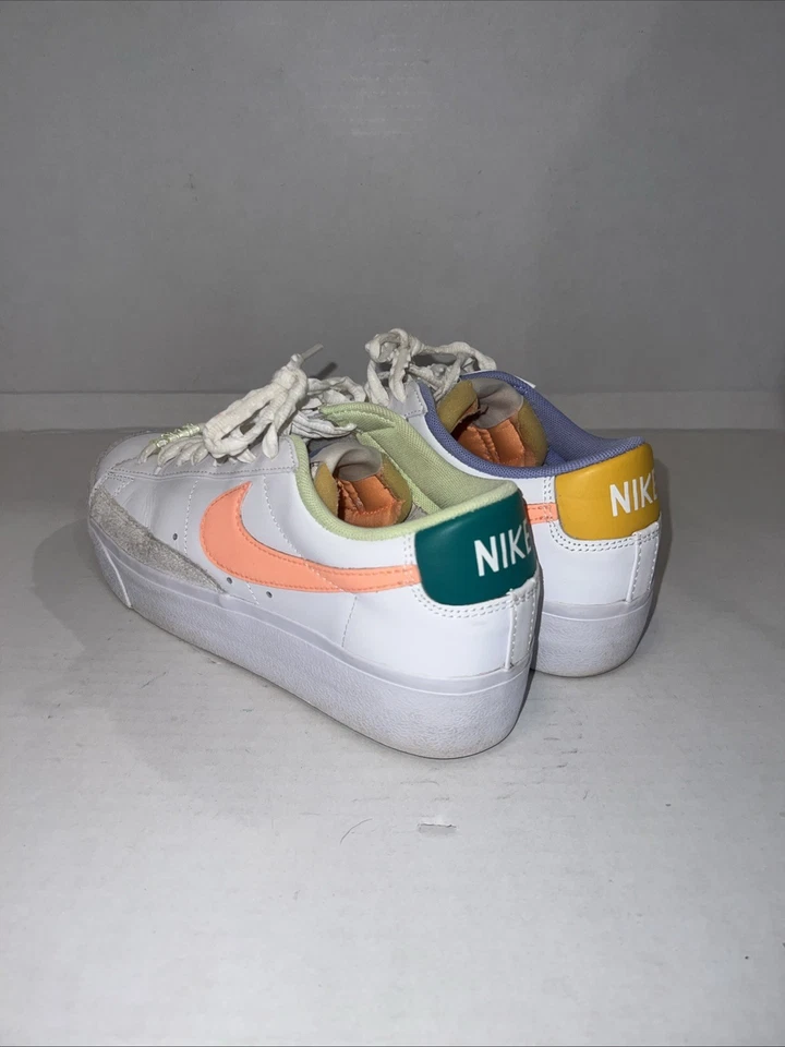 Nike Blazer Zapatillas de Plataforma Baja en el "Blanco/Crema Melocotón/Cardo Claro" Foto 3 de 4