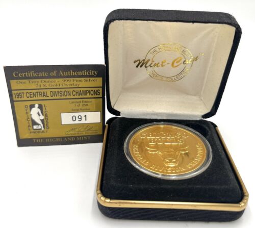 RARE .999 SILVER & 24K GOLD OVERLAY COIN HIGHLAND MINT 1997 CHICAGO BULLS 91/250 - Afbeelding 1 van 12