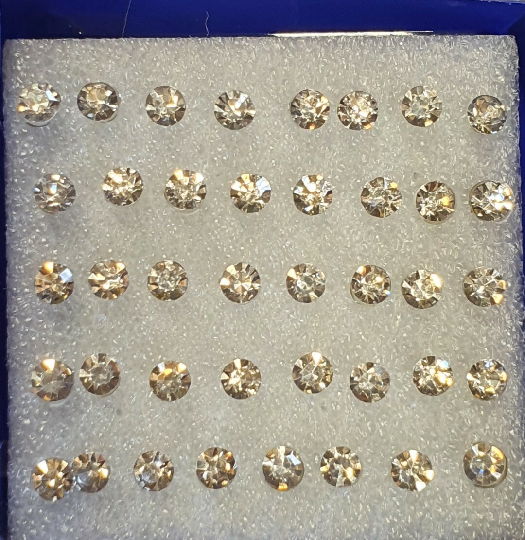 20x Pairs Unisex Small Plastic Diamond Effect Stud Earrings UK Seller Free P&P