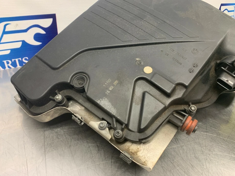 2010 Bmw 750i Xdrive F01 OEM Driver Side Air Cleaner MAF - Image 3 of 4