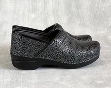 Dansko XP Pro Medallion Embossed Clogs Womens 38 7.5 professional shoes $199