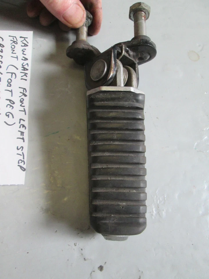 Clavija de paso delantera izquierda Kawasaki GPZ550 / GPZ750 / GPZ1100, 34028-1058 Foto 4 de 4