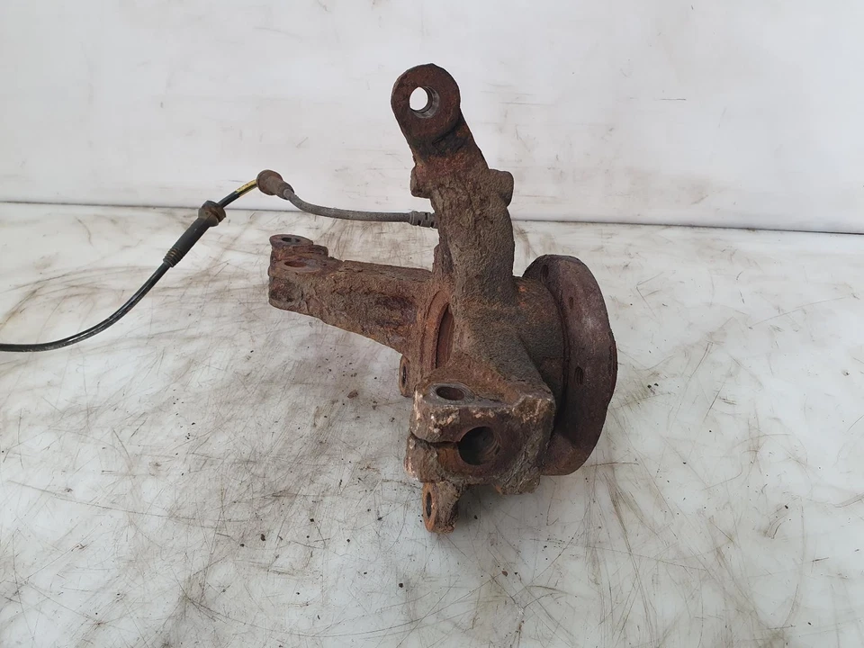 Dacia Sandero Stepway Hub Stub Axle Left Near Side Front 0.9 Petrol 2013 Mk2 - Image 3 of 4