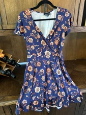 size small navy blue floral print short sleeved wrap dress by fortune and Ivy