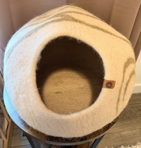 Meowfia Felt Cat Cave Beds Enclosed Dome Igloo Pod, Cat Hideaway Cave