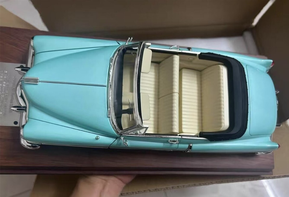 キャディラック 1/18 Series 61 Convertible 1950 1/18 US GM Cadillac Series 61 Convertible 1950 Diecast Model