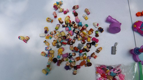 Huge SQUINKIES LOT - DISPENSES WITH TOYS, DISNEY SQUINKIES, BUILDINGS - Picture 2 of 19