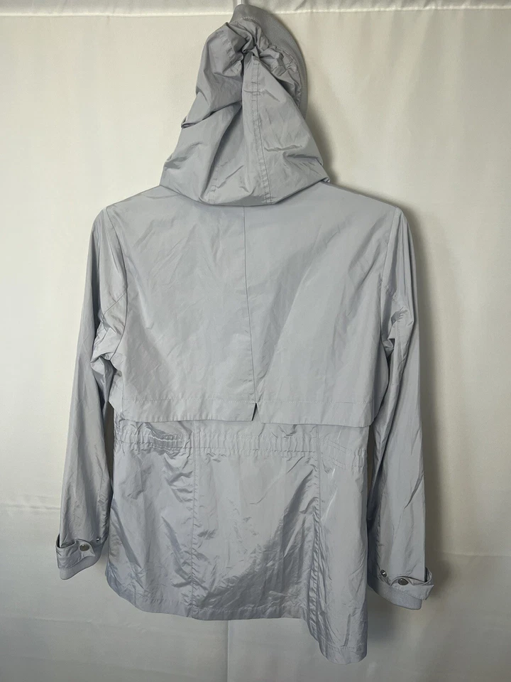 Chaqueta de lluvia con capucha para mujer Cole Haan talla grande poliéster/nylon gris Foto 3 de 4