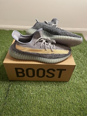Size 10.5 - adidas Yeezy Boost 350 V2 Ash Blue Dead-Stock 10