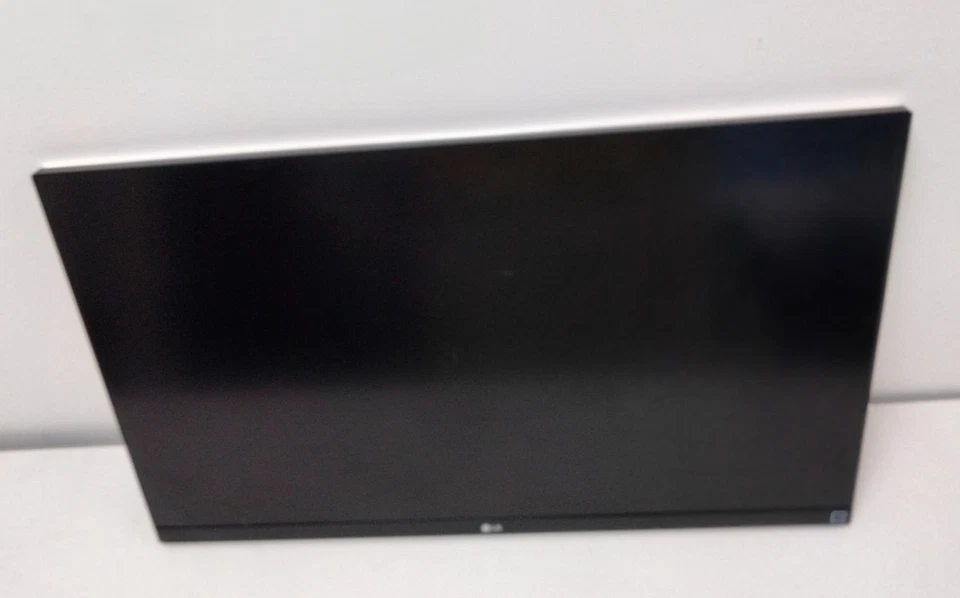 LG 27" 4K 27BL85U-W PS UHD 3840x2160 FreeSync USB-C HDMI Monitor Screen No stand - Image 2 of 4