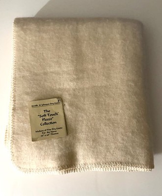 NWT Smith & Johnson Dry Goods Soft Touch Fleece Collection Beige Throw 50x60''