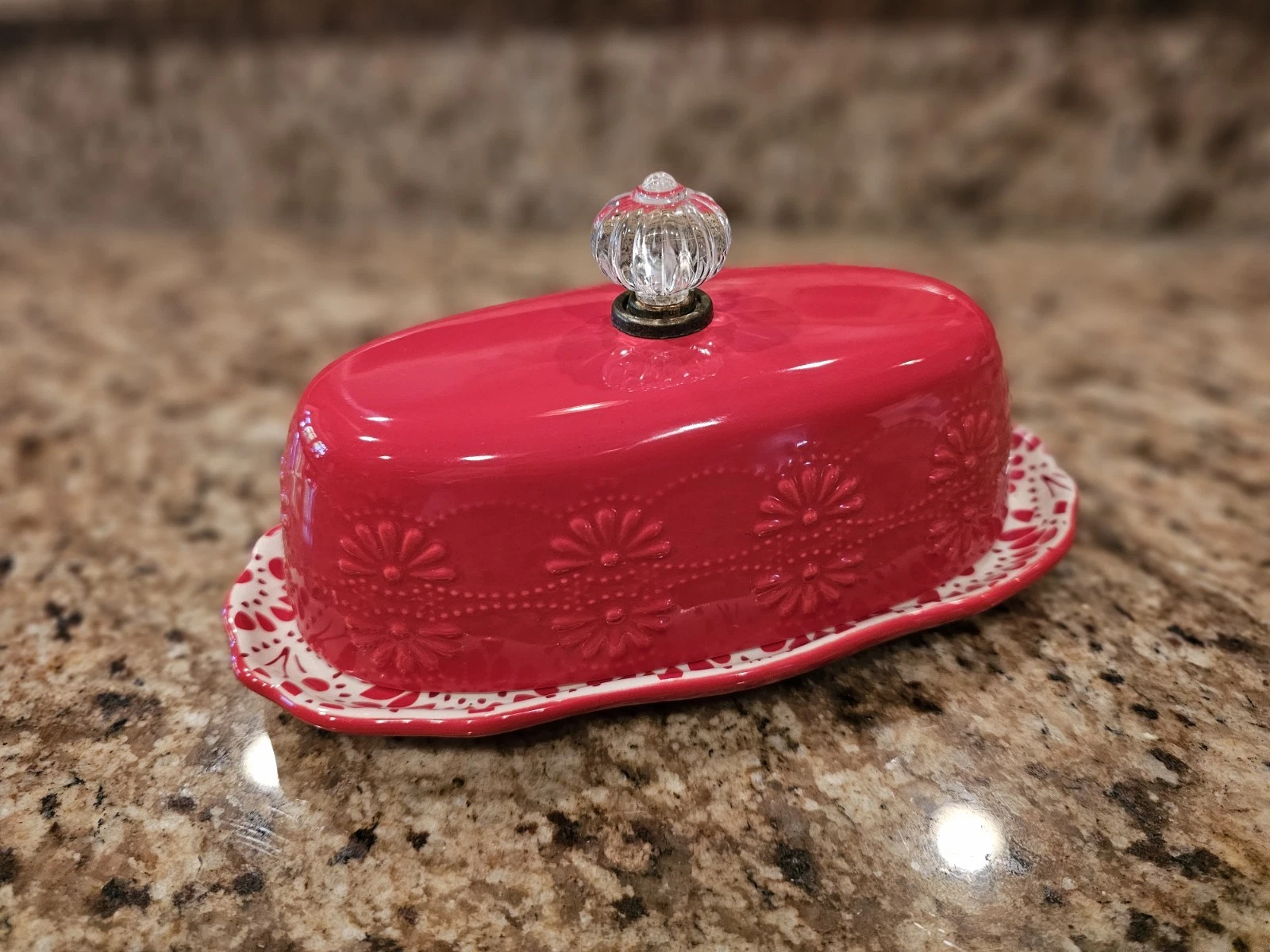 The Pioneer Woman Red Floral Bursts 8" Covered Butter Dish with Glass Knob