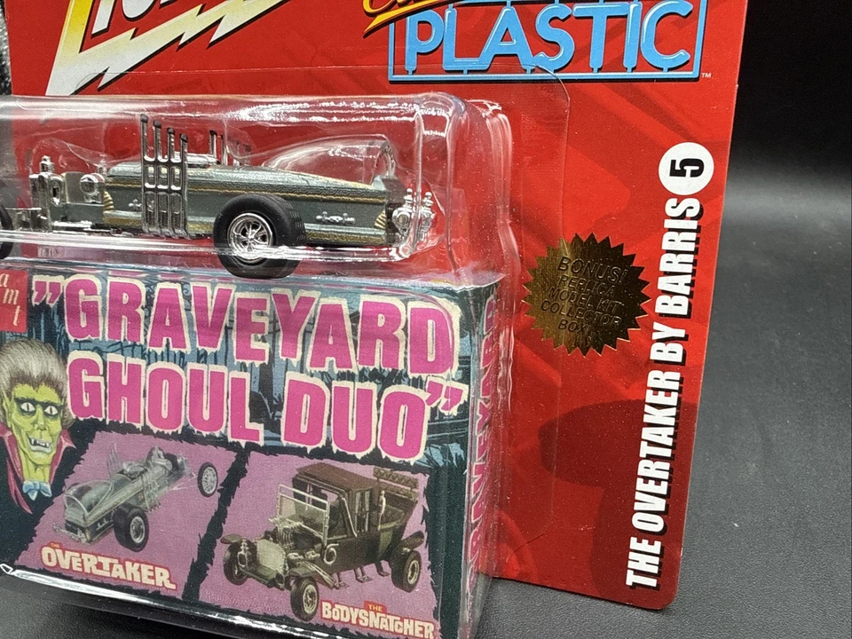 Johnny White Lightning Classic Plastic #5 The Overtaker by Barris Graveyard 2005 Foto 4 de 4