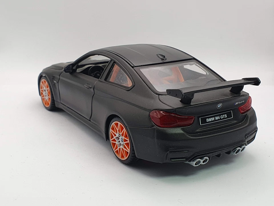 BMW M4 GTS Maisto 1/24 - Immagine 2 di 4