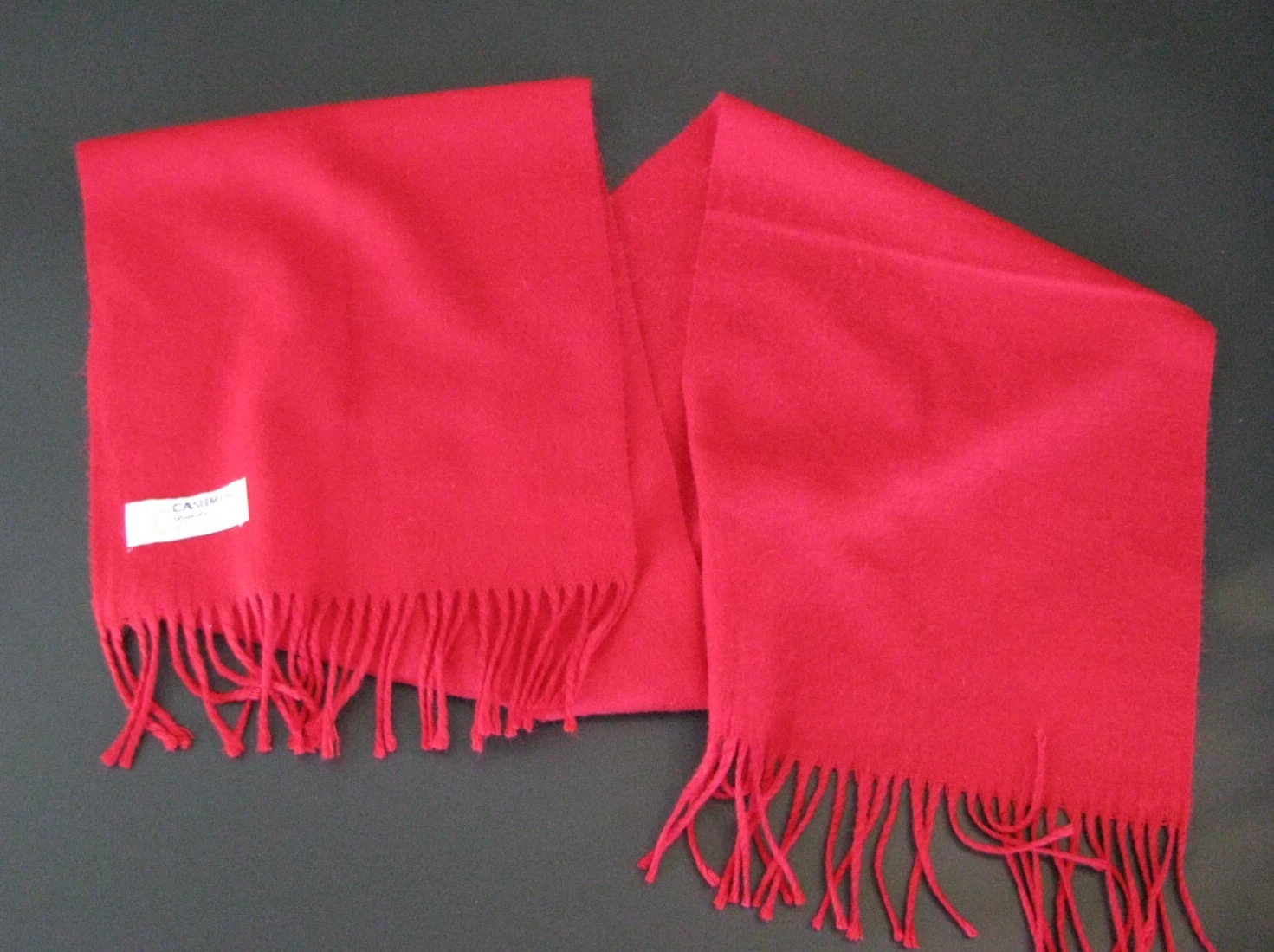 Royal Rossi 100% Cashmere Red Fringed Oblong Scarf. Size 58.5x11.5 R4