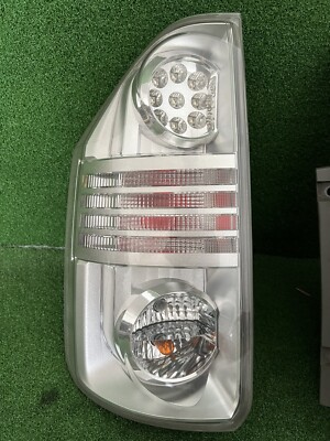 トヨタNOAH CLEAR TAIL LAMP s-l400.jpg