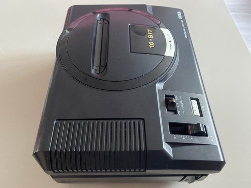 Consola Sega Mega CD y Megadrive, PAL, todos los cables, mando oficial, *en muy buena condición* - Imagen 6 de 17
