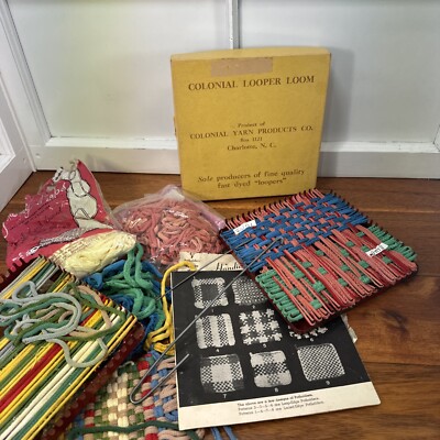 Vintage COLONIAL LOOPER Loom w/Hook BONUS purse pattern & Crochet Hook LOT
