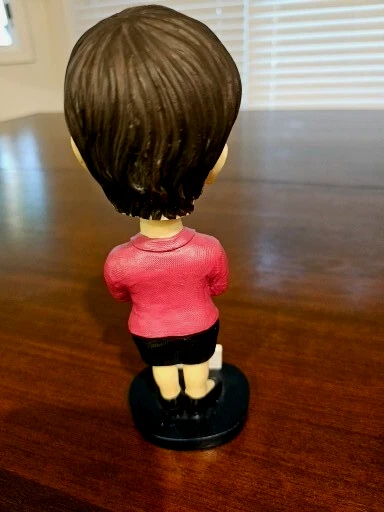 蔻驰 MUFFET MCGRAW 巴黎圣母院爱尔兰女式篮球 场馆赠品 摇头公仔 — 第 3/4 张图片