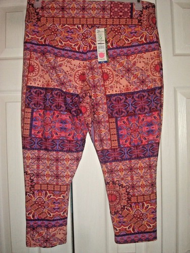 Ladies Plus Legging Capri Pants Size 1X (16W-18W)  Multicolor Floral New - Picture 1 of 2