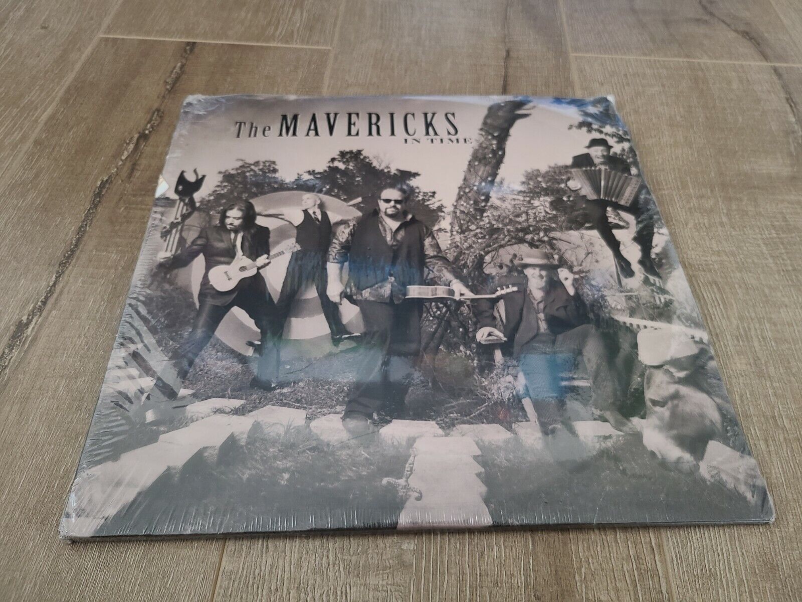 (DAMAGED COVER) (VINYL LP RECORD) The Mavericks - In Time (L0545)