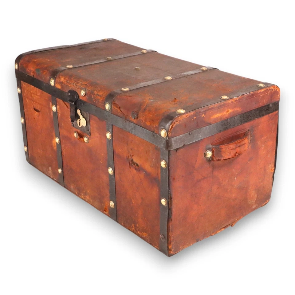 Baúl de cuero cubierto de latón con botones 28" mesa de centro antigua era de la Guerra Civil años 1860 Foto 4 de 4