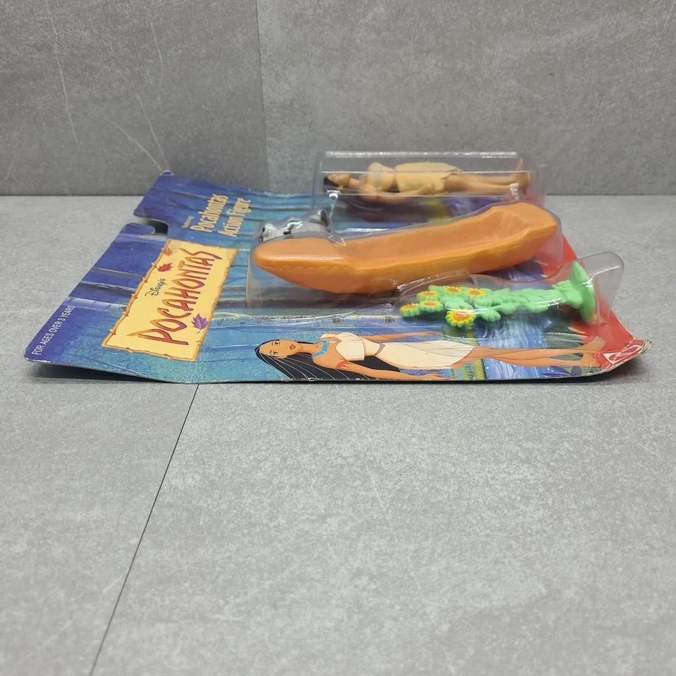 Винтажная экшн-фигурка Покахонтас от Disney с каноэ и аксессуарами 1995 новая - Изображение 4 из 4