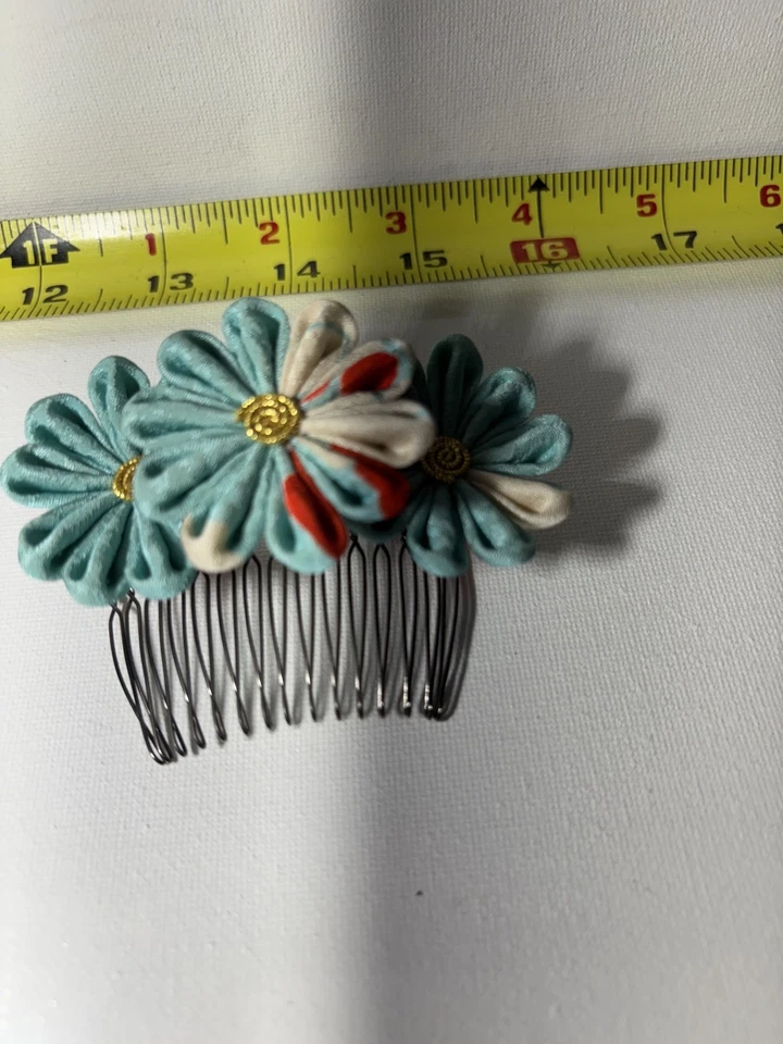 Pente de cabelo japonês Kanzashi flor na cor rosa, azul e roxo - Imagem 3 de 4