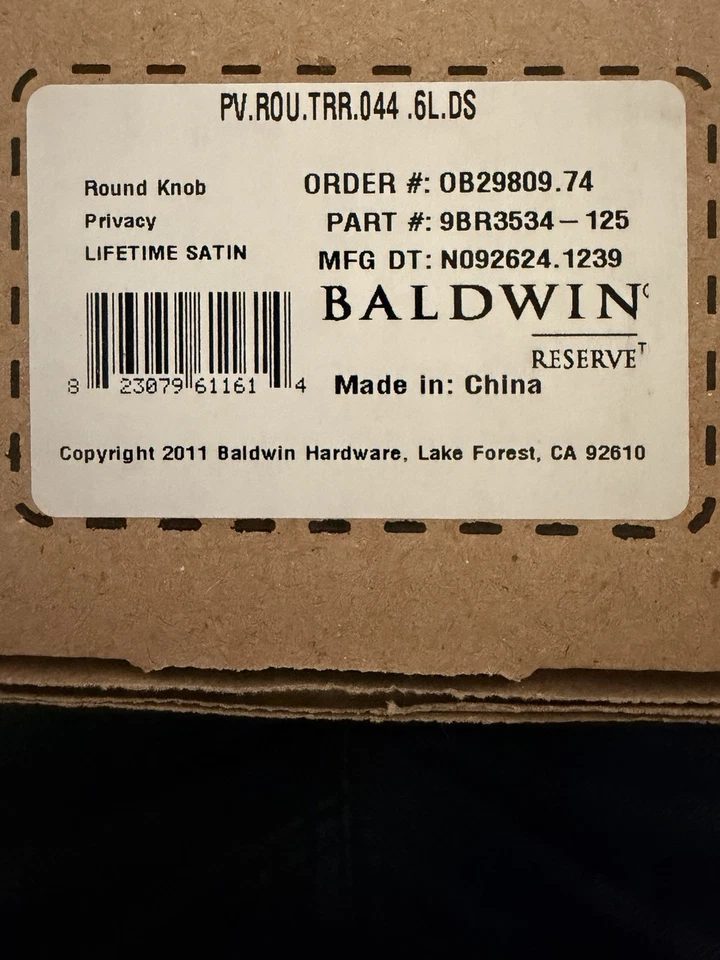 Perilla de puerta de privacidad con borde ondulado redondo BALDWIN con rosa redonda en latón satinado de por vida Foto 2 de 3