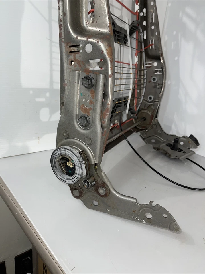 Marco trasero asiento derecho pasajero Chevrolet GM OEM 06-13 Impala 19123344 Foto 4 de 4