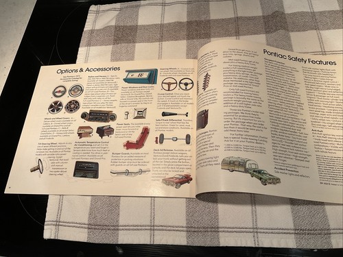 1972 Pontiac Sales Brochure with Bonneville, Grand Prix, GTO, Trans Am, LeMans - Picture 9 of 11