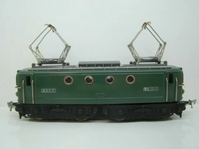 Locomotive électrique pour modélisme ferroviaire à l'échelle O