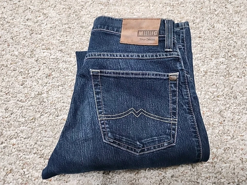 Pantalones de mezclilla Mustang para hombre 32 X 36 Tramper calce ajustado pierna media 30 X 35 lavado oscuro Foto 3 de 4