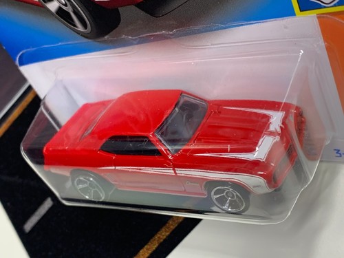 Hot Wheels '69 COPO Camaro Chevrolet Red 2022 Muscle Mania Series Long Card #193 - Picture 4 of 7