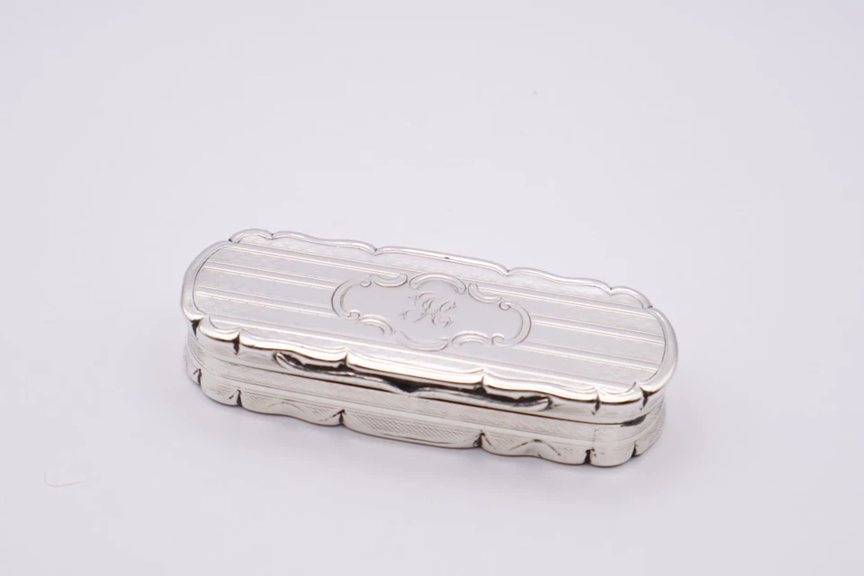 Antigua caja de tabaco victoriana de plata de ley de calidad con sello Birmingham 1852 Foto 3 de 4