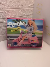 Promo Barbie Et Son Scooter Vacances Entre Amis - 3 Ans chez JouéClub