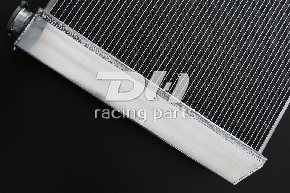 4Row Radiator For 1982-1986 CHEVY GMC C/K 10 20 30 1500 2500 3500 6.2L V8 Diesel - Image 3 of 4