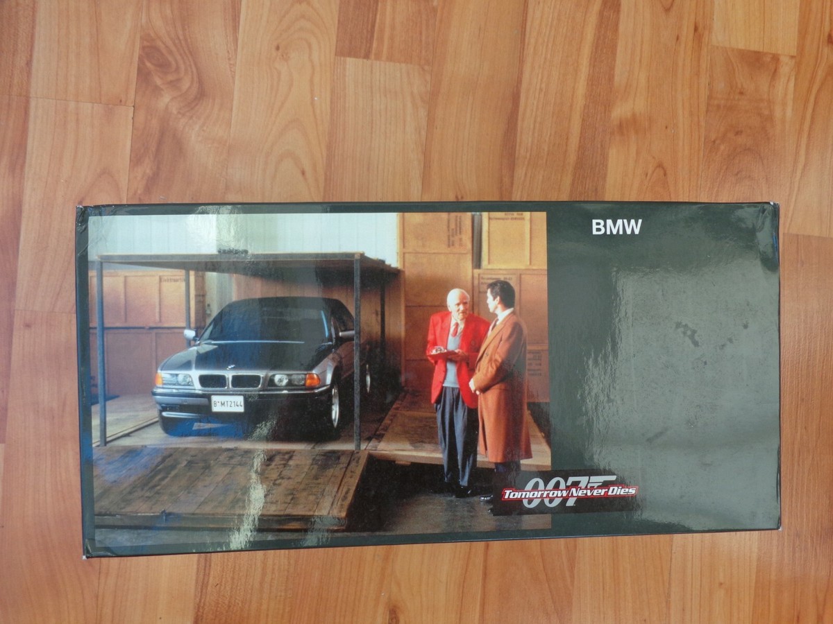 ミニカー 007 Tomorrow Never Dies BMW 750iL 1/24 s-l1200.jpg