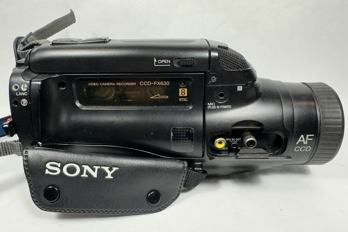 SONY CCD-FX630 Video8 Handycam Camcorder Batteries Charger AS IS
