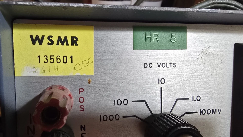 Редкий винтажный C.S.C. DC-150B армия DC вольтметр белый пески Missle диапазон проверен - Изображение 3 из 4