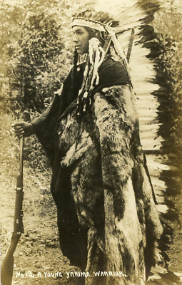 Indianer junge Yakima (Yakama) Kriegerin mit voller Kopfbedeckung seltene RP