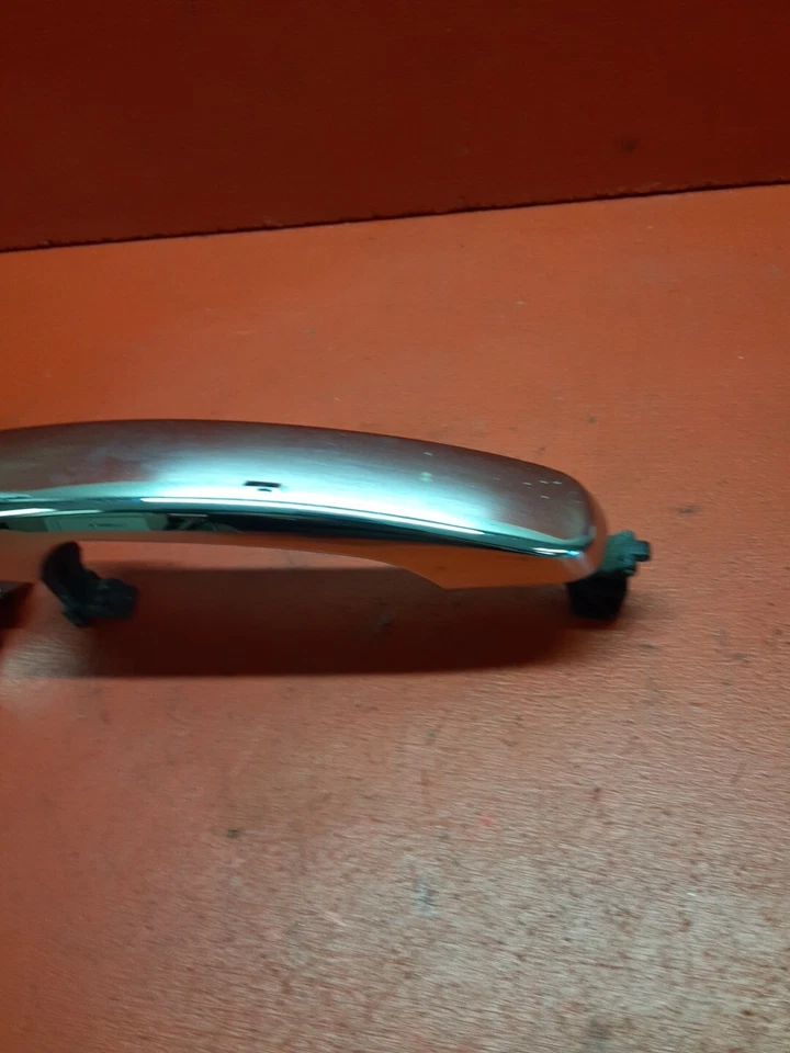 Manija de puerta exterior cromada para conductor delantero izquierdo GM 22867272 07-17 multi vehículo Foto 2 de 4