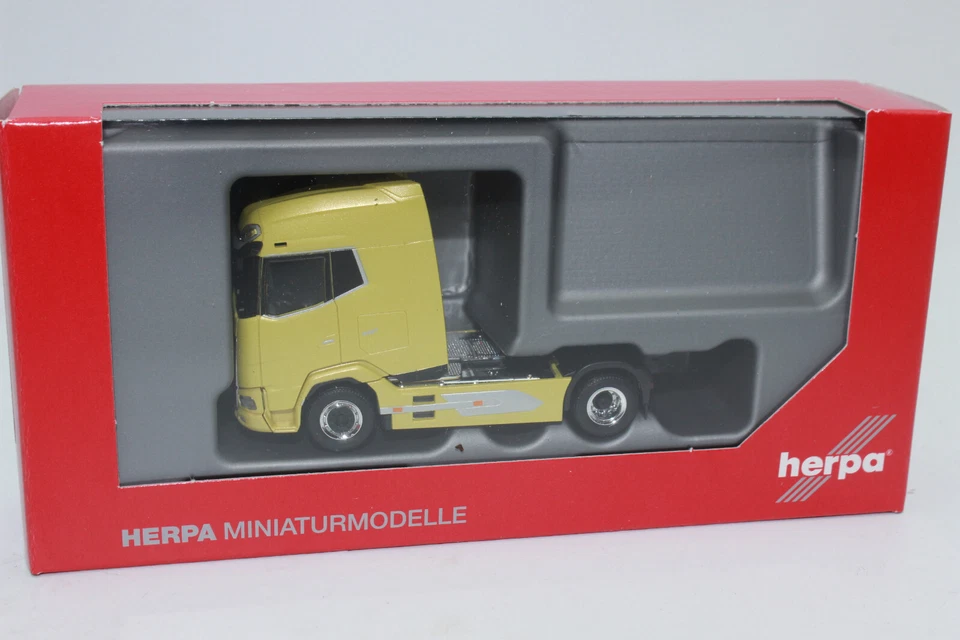 Herpa 315781 DAF XG tractor unit yellow gold metallic 1:87 H0 new OVP - Image 2 of 4